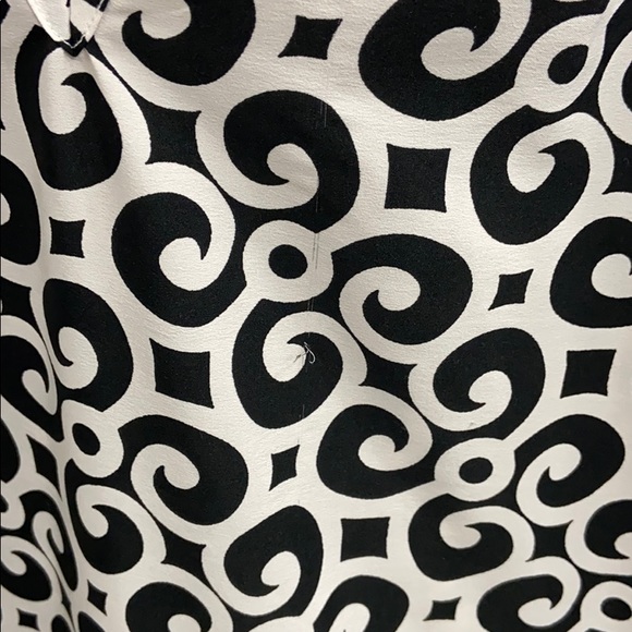 Black and white tunic style shirt - Picture 2 of 3